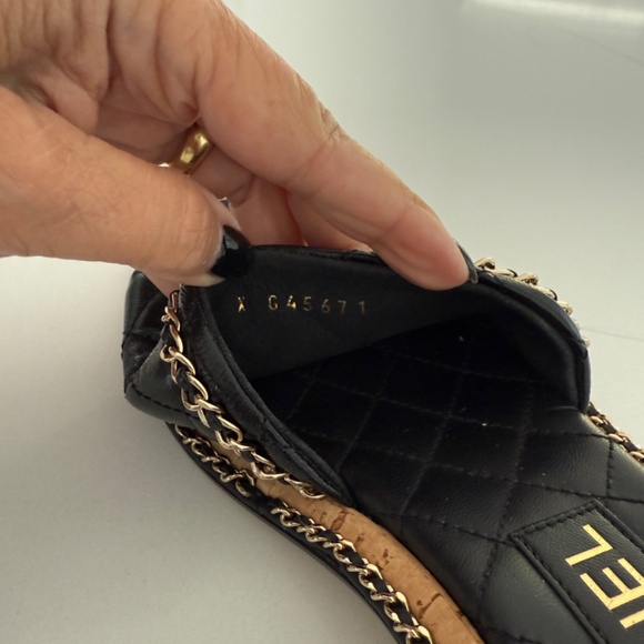Chanel Interlocking CC Logo Slides Sandals Shoes Black Leather Gold Chain - Picture 3 of 11